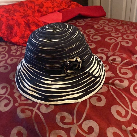 Navy blue swirl hat - Picture 3 of 8